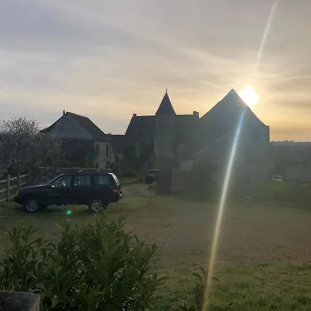 Chateau Mareuil Couette-café 4*