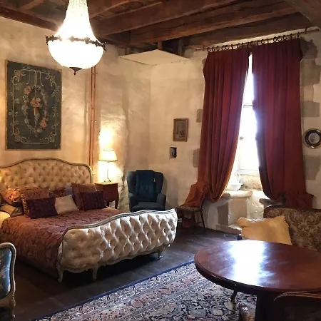 Couette-café Chateau Mareuil 4*